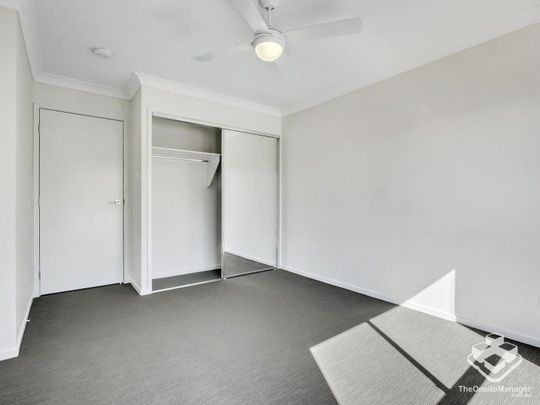 FOUR BEDROOM 2 BATHROOM TOWNHOUSE WITH SINGLE LOCK UP GARAGE & COVERED CARPORT - Photo 1