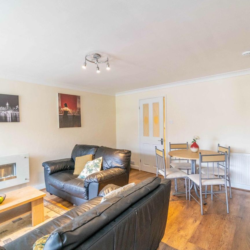 8 Melrose Close - Photo 1