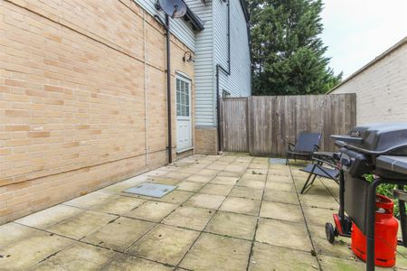 34 Mill Hill, Newmarket - Photo 2