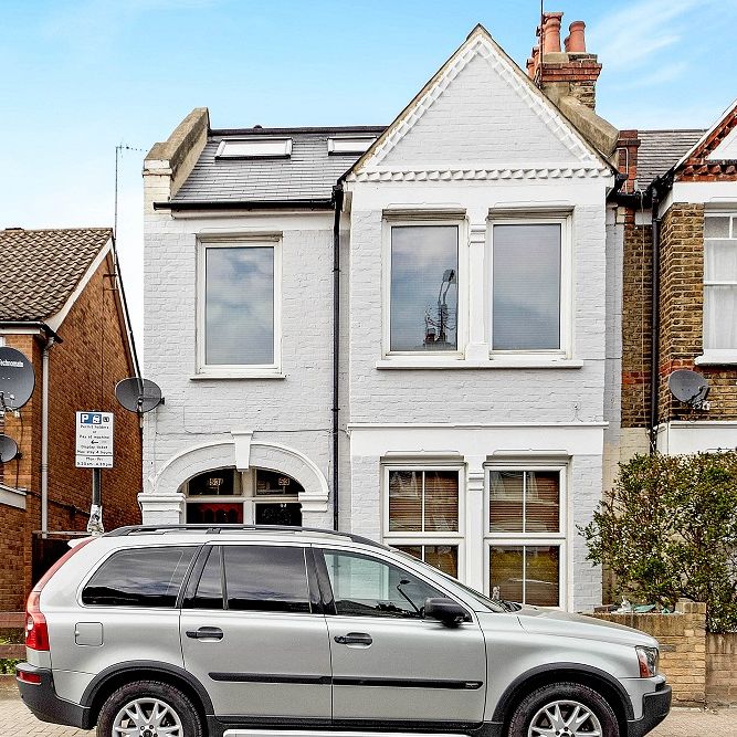 Four bedroom Maisonette for Rent on Penwith Road, London - Photo 1