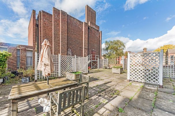 St. Mary Le Park Court, Parkgate Road, SW11 - Photo 1