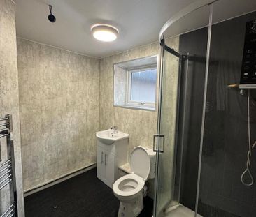 8 bedroom terraced house to rent - Photo 2