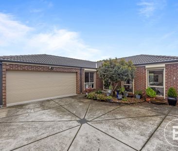 WELL KEPT THREE BEDROOM HOME WITH MODERN DESIGN - Photo 3