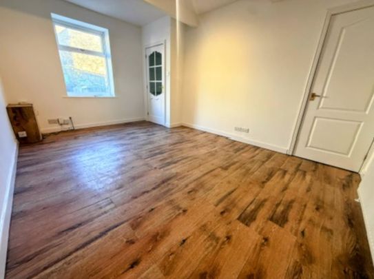 Huddersfield Road, Mirfield - Photo 1