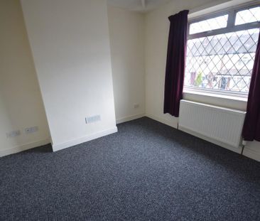3 bedroom end of terrace house to rent - Photo 3
