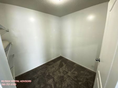 GREAT ACREAGE LIVING, 3 BED, 2 BATH, BUNGALOW SF HOME W/A DETACHED DBL GARAGE IN THE COMMUNITY OF RURAL LEDUC COUNTY - Photo 3