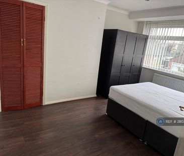 1 bedroom in a house share to rent - Photo 4