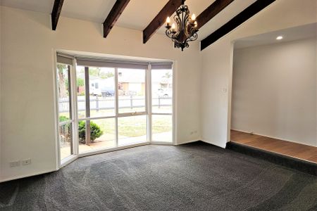 Warm Family Home - Photo 2