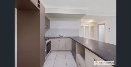 Modern Unit with Private Courtyard - Photo 4