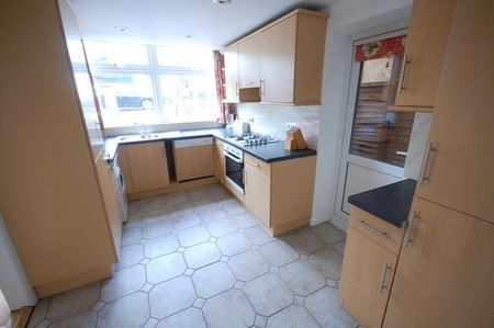 4 bedroom townhouse to rent - Photo 3