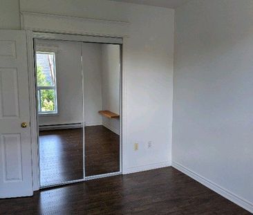 beau 4 1/2 à a louer - Photo 3