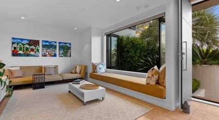 Immaculate Fully Furnished Executive Home - Photo 3