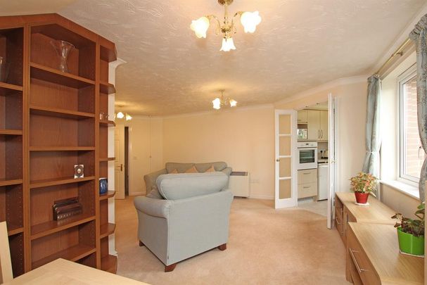 1 bedroom flat to rent - Photo 1