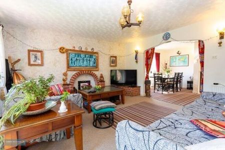 4 bedroom detached house to rent - Photo 2