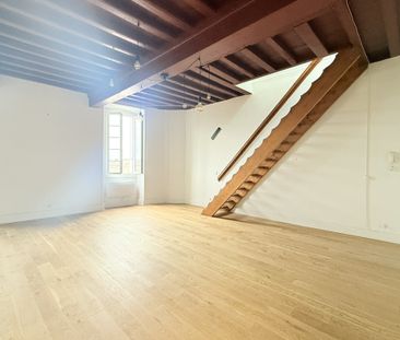 Bordeaux quai des Chartrons. T2bis au pied du tram. - Photo 2