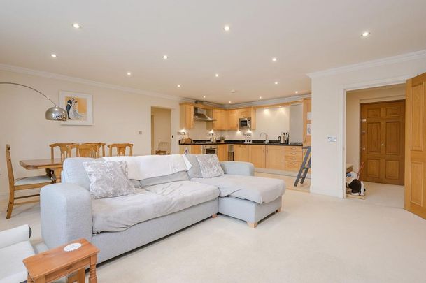 2 bedroom maisonette to rent - Photo 1