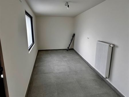 Volledige vernieuwde woning met 3 slpks - Photo 4