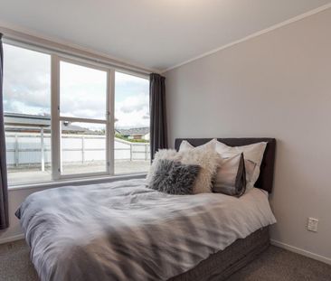 Three bedroom low-maintenance home - Photo 6