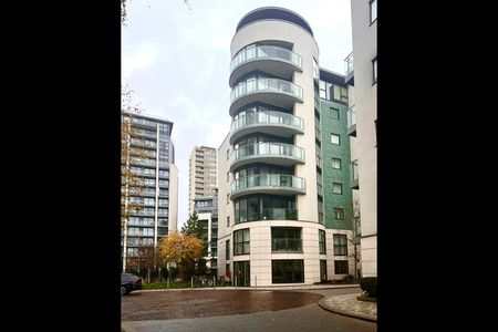 1 Bed Flat, Pump House Crescent, TW8 - Photo 2