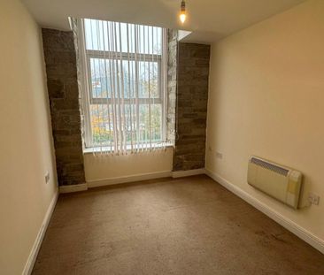 2 bedroom Flat To Let - Photo 2