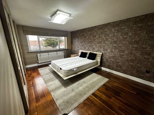 Room in a Shared Flat, The Elms, NW9 - Photo 1