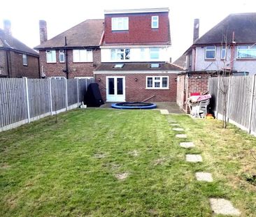 5 Bed Semi-Detached House, Leyswood Drive, IG2 - Photo 5
