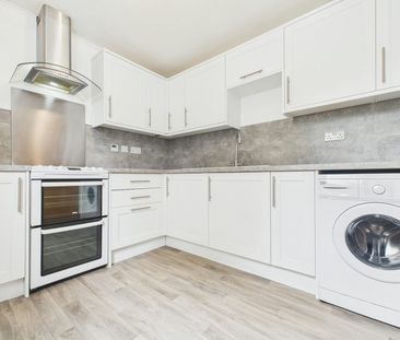 Flat to rent on - Photo 3