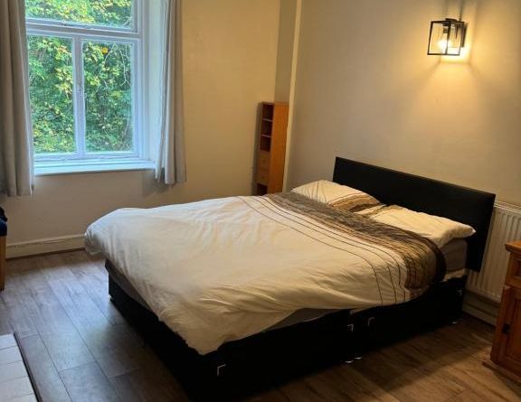 1 bedroom in a house share to rent - Photo 1