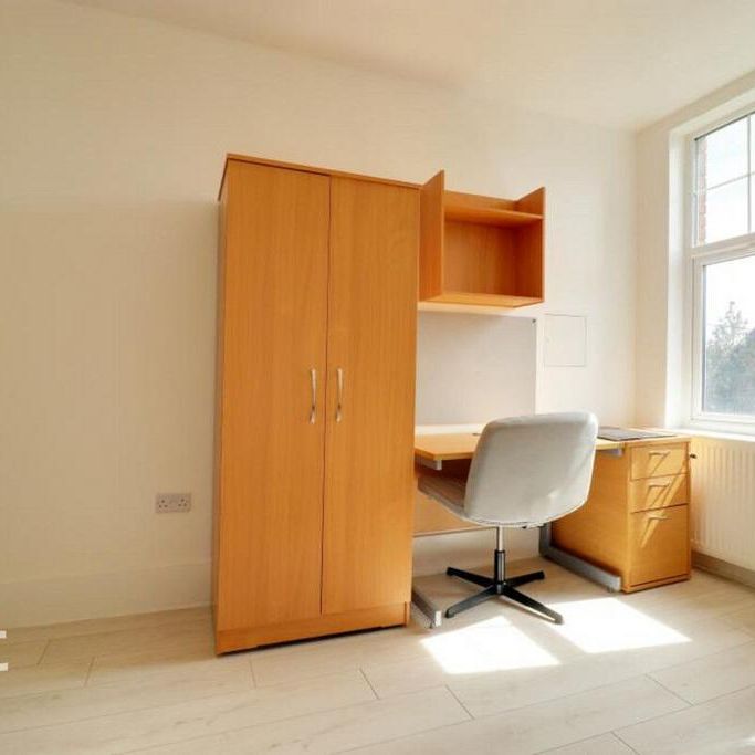 11 bedroom flat to rent - Photo 1