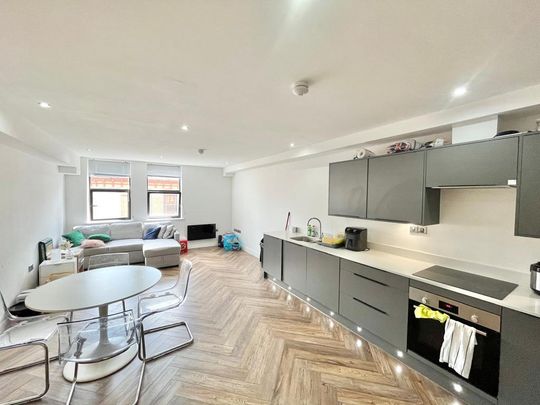 1 bedroom in a flat share to rent - Photo 1