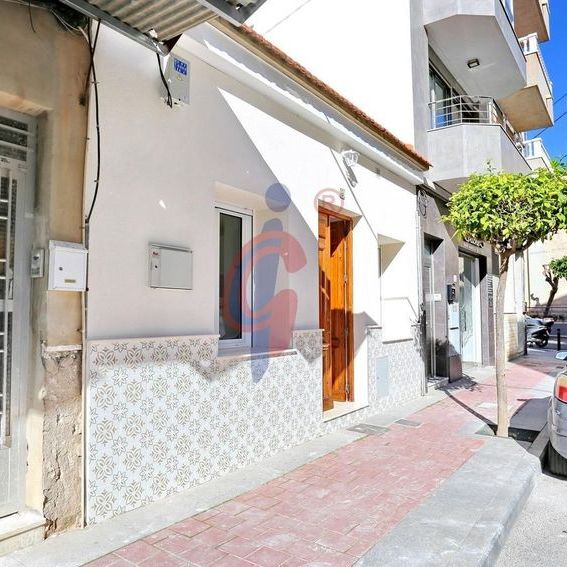 Alquiler de casa o chalet independiente en Calle Vicente Ramos, 6 - Photo 1