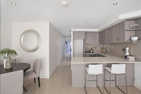 North Facing Top Floor Apartment In Central Location - Photo 5