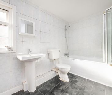 3 bed House To Let - Photo 3