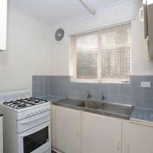 Ground Floor One Bedroom Apartment - Photo 2