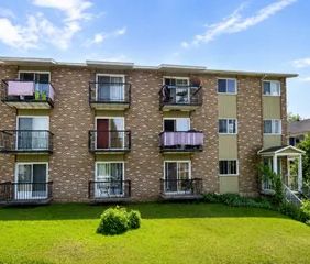 1 room apartment of 77m² in Sherbrooke - Photo 1