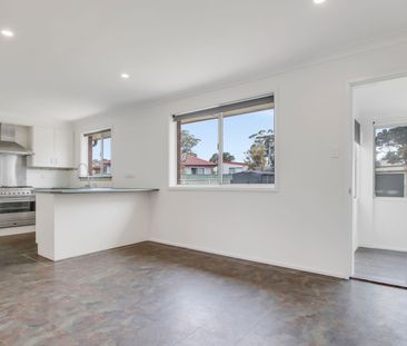 Lakeside Living at Its Best – 78 The Esplanade, Oak Flats - Photo 3