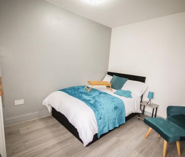 1 bedroom in a house share to rent - Photo 2