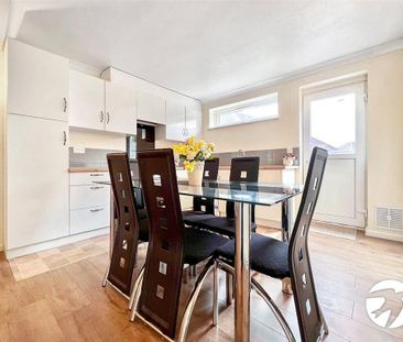 3 bedroom end of terrace house to rent - Photo 3