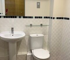 Central Cambridge Modern Apartment with Private Balcony and Secure ... - Photo 1