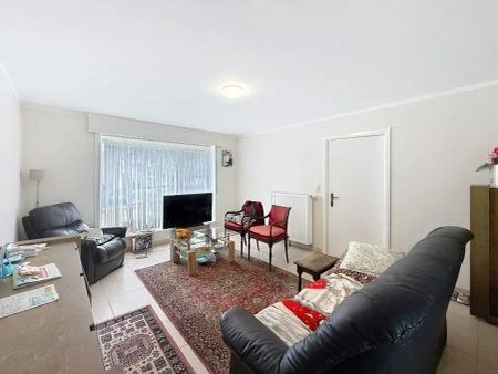 Centraal gelegen woning met terras en 1 slaapkamer - Photo 2