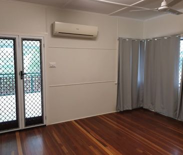 Charming Family Home in the Heart of Pimlico! - Photo 2