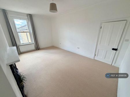 3 bedroom flat to rent - Photo 2