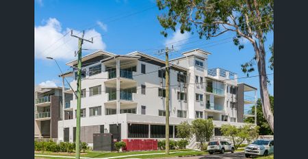 Modern Apartment with River Views - Photo 5