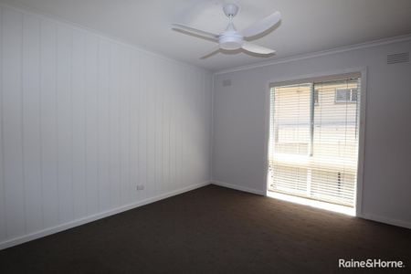 5 Falcon Place, Kooringal, NSW 2650 - Photo 2