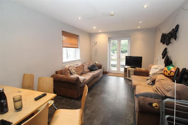 6 bedroom house to rent - Photo 1