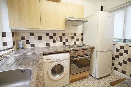 2 bedroom flat to rent - Photo 4