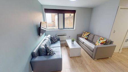 4 bedroom flat to rent - Photo 2