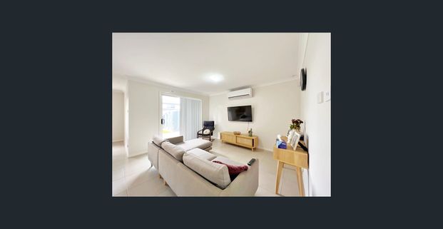 Morden Three Bedroom Family Home | Single Storey - Photo 1