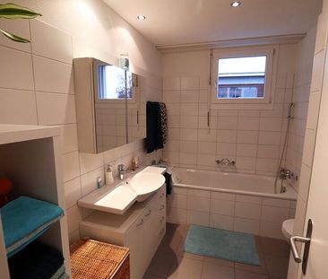 APPARTEMENT DE 3 PIÈCES À CHAM (ZG), MEUBLÉ, TEMPORAIRE - Photo 2