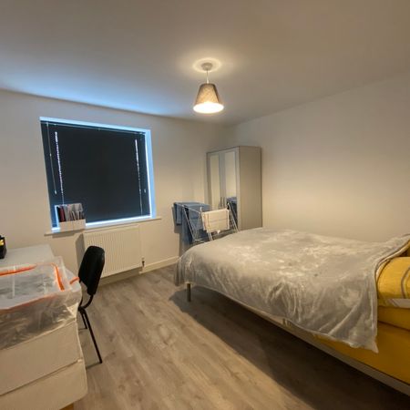 1 Bed Student Accommodation - Photo 3